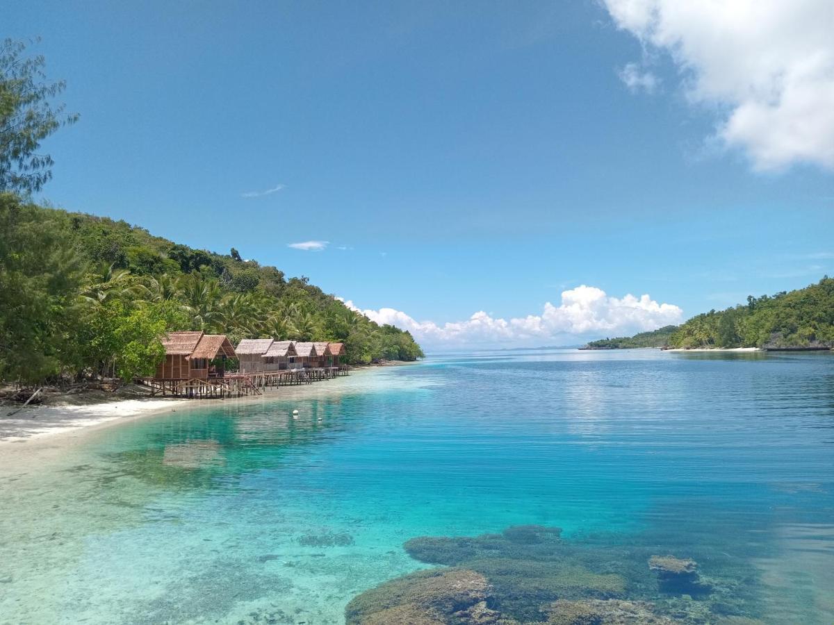 Meos Ambower Homestay Raja Ampat Fam Exterior foto