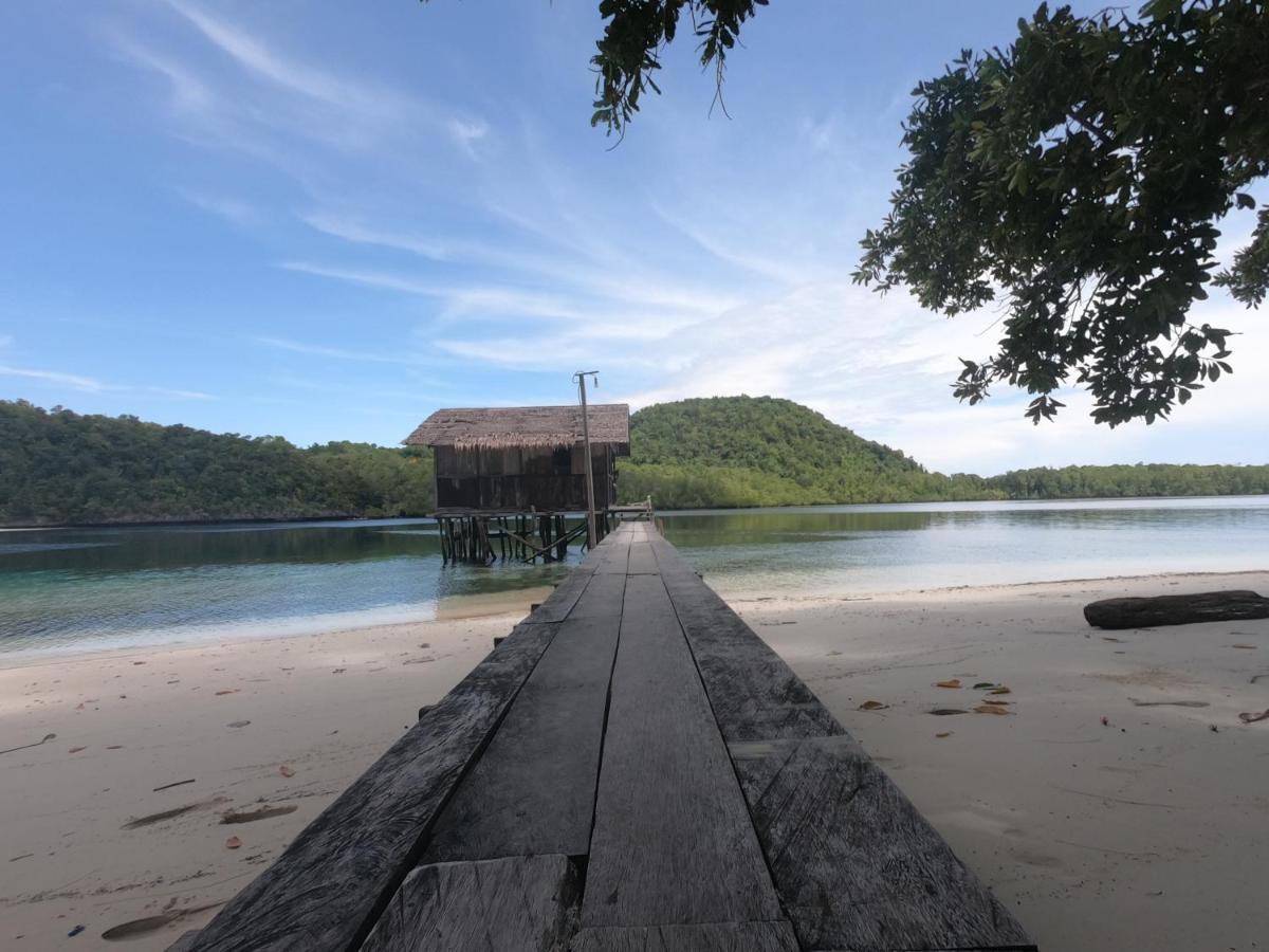 Meos Ambower Homestay Raja Ampat Fam Exterior foto
