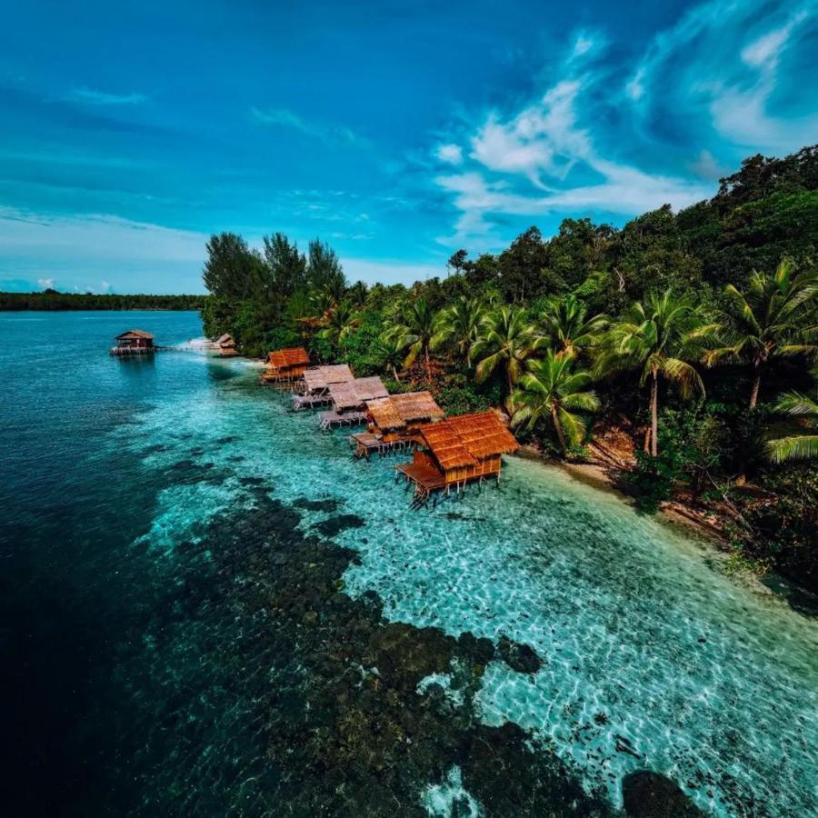 Meos Ambower Homestay Raja Ampat Fam Exterior foto