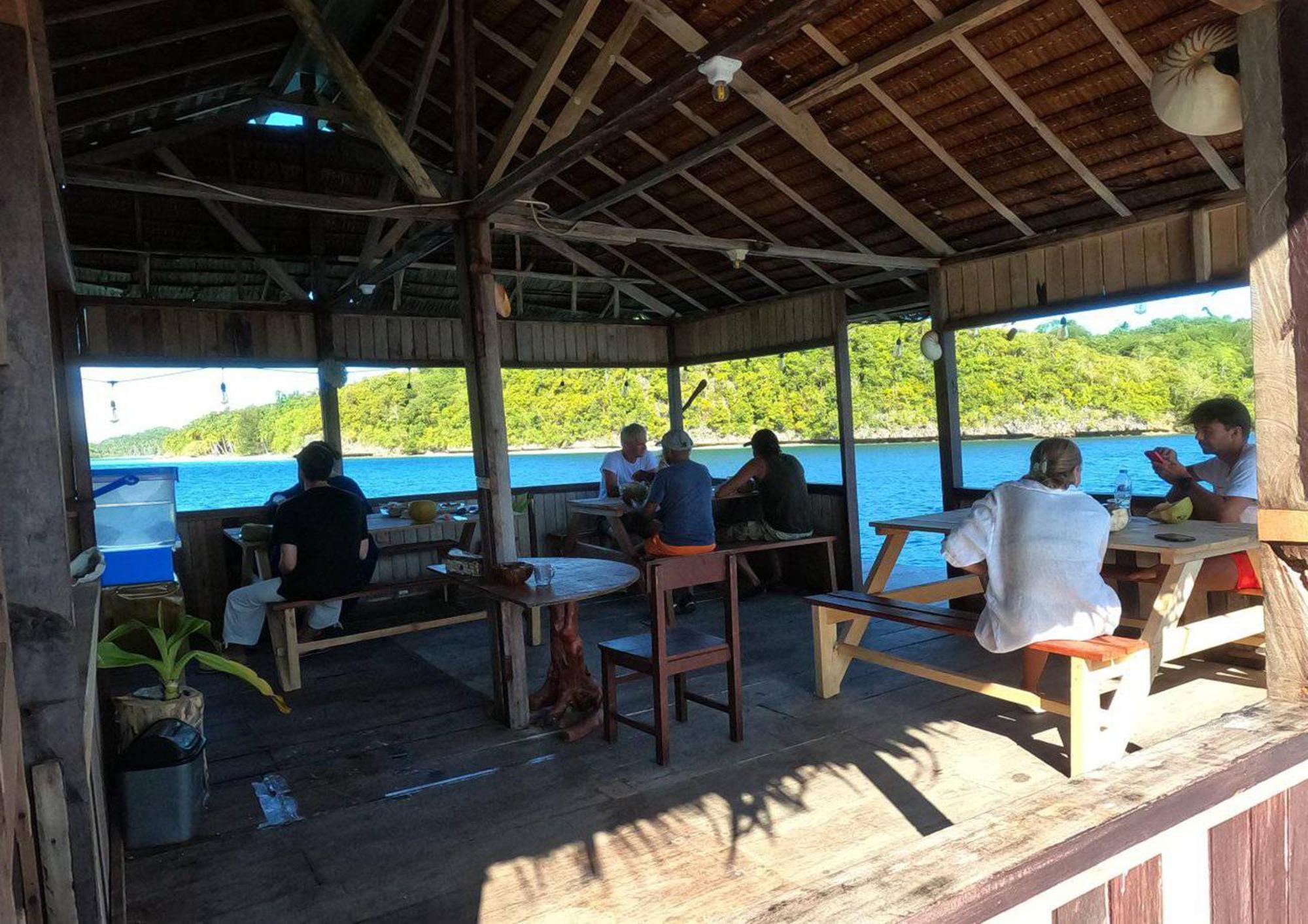 Meos Ambower Homestay Raja Ampat Fam Exterior foto